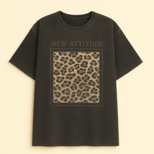 T-shirt Femme oversize “New Attitude” avec imprimé léopard