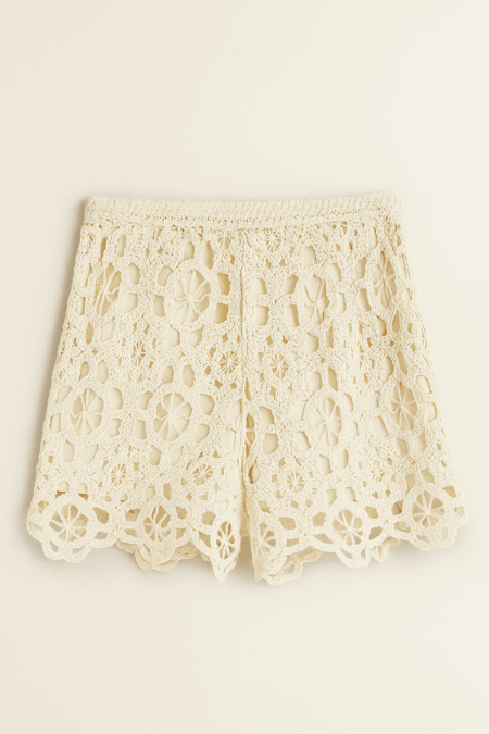 Short ajouré en crochet floral
