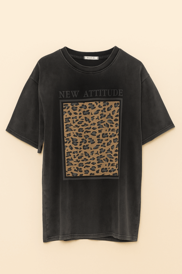 T-shirt Femme oversize “New Attitude” avec imprimé léopard