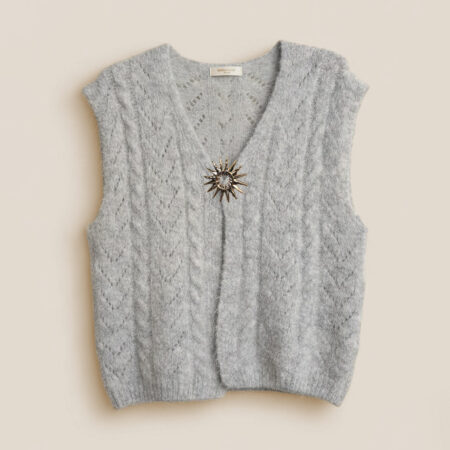 Gilet sans manches en maille – col V & broche amovible