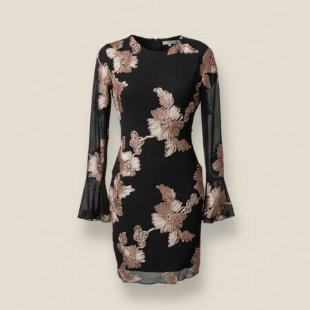 Robe courte à manches longues avec fleurs brodées