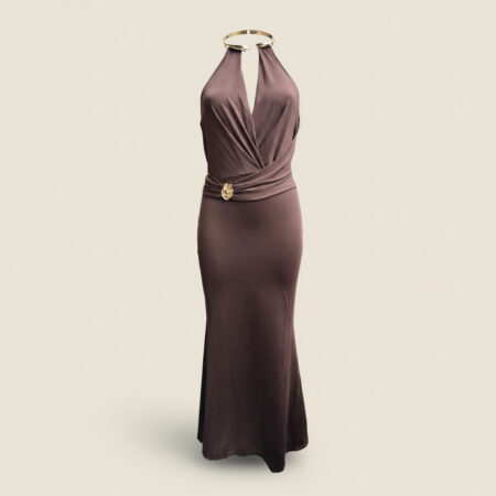 Robe longue dos nu avec bijou